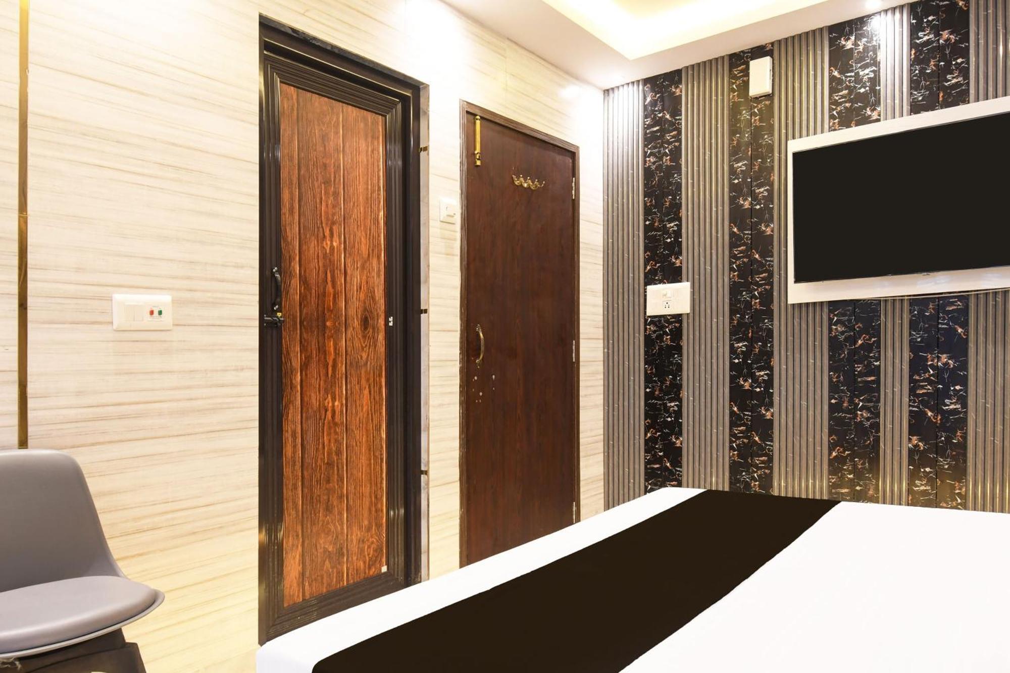 Super Hotel O Haven Inn Колката Екстериор снимка