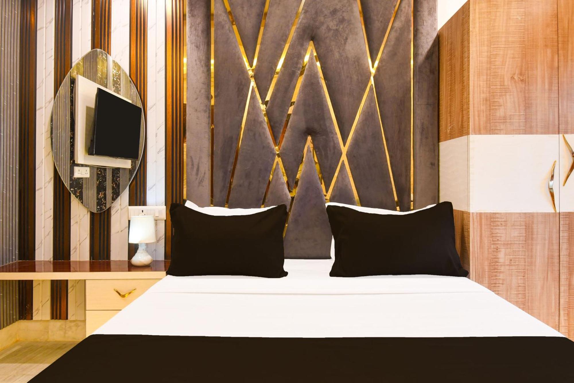 Super Hotel O Haven Inn Колката Екстериор снимка