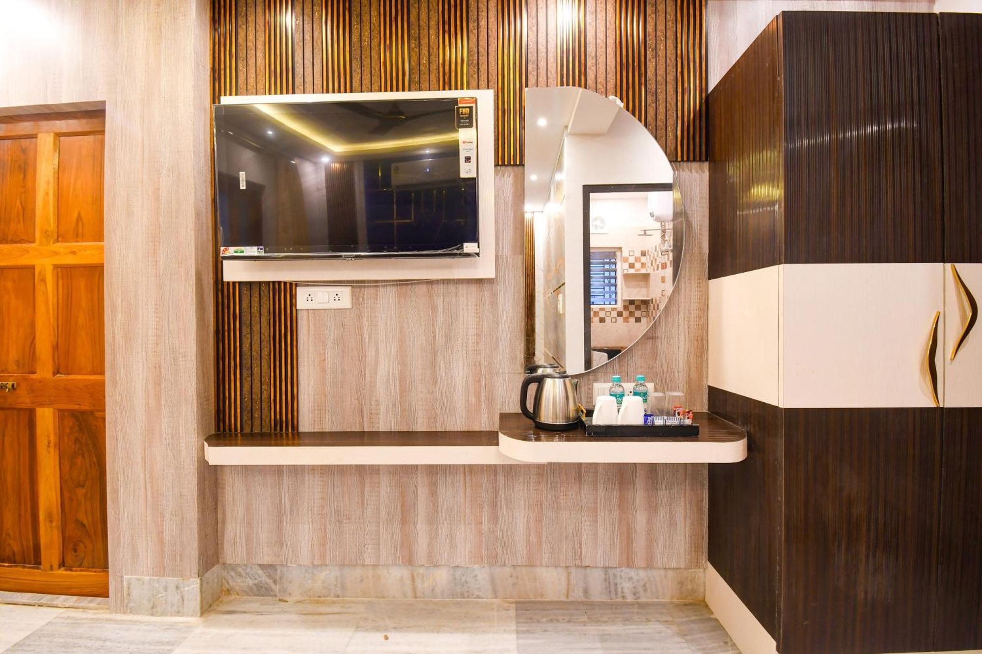Super Hotel O Haven Inn Колката Екстериор снимка